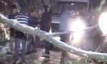 Vremea rea a lăsat fără curent electric mai multe localităţi şi a blocat traficul rutier în unele zone