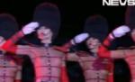Dansatoarele cabaretului Crazy Horse, în lenjerie intimă într-un magazin din Paris (VIDEO)
