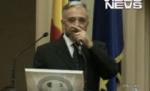 Mugur Isărescu nu reuşeşte să deschidă calculatorul (VIDEO)