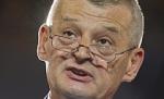 Oprescu: Criza politică e întreţinută artificial de Băsescu
