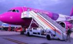 Întârziere de 10 ore la o cursă WizzAir Bucureşti-Bruxelles. Pasagerii aşteaptă pe aeroportul Băneasa