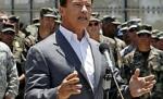  Schwarzenegger vizitează Irak şi doreşte să transfere tacticile militare de război în California
