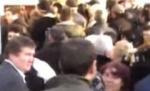 Cozi interminabile la secţiile speciale: Mii de oameni nu au mai putut vota după ora 21:00