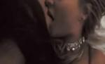 Carmen Electra, scene lesbi într-un film sexy 