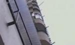 Oradea. Un copil de nouă ani lăsat nesupravegheat a căzut de la etajul cinci (VIDEO)