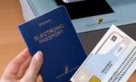 Bucureştenii pot solicita, de luni, eliberarea controversatului paşaport biometric