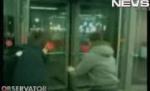 Nu-i de glumă cu uşa rotativă: Un rus, lovit în timpul unui joc - VIDEO