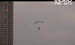 Base jumping de pe cea mai înaltă clădire din lume. Povestea primei sărituri de pe Burj Dubai (VIDEO)