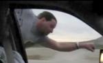 Superman cu burtă ia prin surprindere şoferii (VIDEO)
