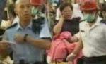 Un chinez suspectat că a aruncat acid pe trecători, arestat în Hong Kong