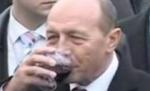 Presa din Republica Moldova, despre vizita lui Băsescu: ?A servit câteva gâturi de vin?