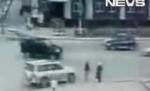 O maşină de teren trece peste o femeie care traversează printr-un loc nepermis - VIDEO