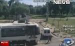 Salvare în ultimul moment: Un argentinian a împins o maşină care rămăsese blocată pe şinele de tren (VIDEO)