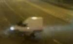 Incredibil. Un motociclist scapă doar cu nişte zgârieturi după un impact dur cu o maşină (VIDEO)