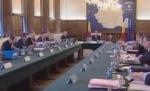 Scrisoare suplimentară a Guvernului către FMI: Concedieri, îngheţarea salariilor, mai puţine sporuri
