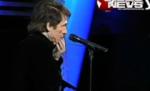 I-a picat dintele din gură, în timp ce cânta (VIDEO)
