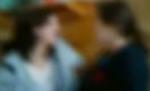 Două eleve care s-au bătut în şcoală, sancţionate, împreună cu colegul care le-a filmat (VIDEO)