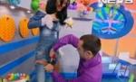 Daniela Crudu dezbrăcată în direct: Dani i-a tăiat pantalonii şi bluza (VIDEO)