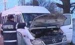 Infotrafic. Un microbuz s-a izbit de o dubiţă pe DN2: Şase persoane, rănite