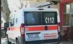 Un bărbat cu multiple fracturi, abandonat în faţa Spitalului Universitar (VIDEO)