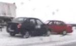 Infotrafic. Trei tineri au fost răniţi, în urma unui accident în care a fost implicat un poliţist (VIDEO)