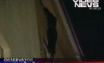 Un tânăr a stat trei ore agăţat de balcon, de frica unei înscenări (VIDEO)