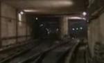 Prinşi în timp ce furau banda care protejează circuitele electrice de la metrou (VIDEO)