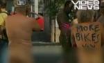 S-au plimbat cu bicicleta în pielea goală ca să atragă atenţia asupra încălzirii globale (VIDEO)