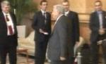 Şeful FMI şi-a uitat ceasul în Parlamentul de la Bucureşti. Românii i l-au înapoiat (VIDEO)