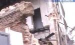 Traficul pe Calea Moşilor, restricţionat după ce un zid s-a prăbuşit pe carosabil