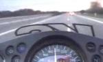Viteză record. Un motociclist a fost prins de poliţisti mergând cu 189 km/oră (VIDEO)