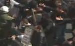 Proteste violente în Grecia din cauza cererii de ajutor financiar înaintată către UE şi FMI (VIDEO)