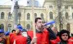 Funcţionarii publici au ieşit în stradă pentru a-şi cere drepturile (VIDEO)