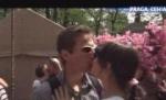 Cehii au intrat în Cartea Recordurilor cu cei mai mulţi oameni care s-au sărutat în acelaşi loc (VIDEO)