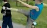 Un rus beat încearcă o lovitură periculoasă şi se loveşte singur - VIDEO