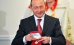 Băsescu avansa peste 30 de militari cu trei zile înainte de a reproşa aglomeraţia de generali (VIDEO)