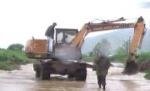 Ploile au inundat case şi au îngreunat traficul în nordul ţării. Vezi rutele afectate (VIDEO)
