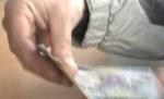 Braşov. Doi comisari de la Garda Financiară, cercetaţi pentru luare de mită 