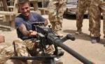 Beckham face o vizită trupelor britanice din Afganistan şi este atacat de un câine (VIDEO)