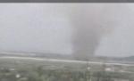 Bistriţa. O furtună asemănătoare cu o tornadă a smuls copaci şi acoperişuri (VIDEO)