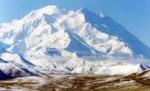 Două românce se pregătesc să escaladeze cel mai înalt munte din America de Nord