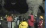 Alba. Trei persoane, blocate într-o peşteră, au fost salvate după 16 ore (VIDEO)