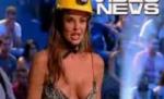 O italiancă îşi arată sânii în direct la un concurs televizat - VIDEO