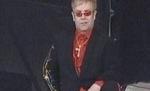 Elton John stă doar patru ore în România