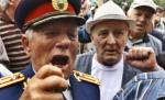 Guvernul Letoniei, nevoit să înapoieze banii obţinuţi din tăierea pensiilor. Se poate şi în România?