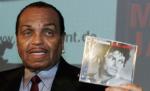 Tatăl lui Michael Jackson l-a dat în judecată pe medicul megastarului