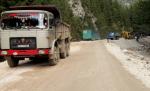 O femeie a murit, după ce a fost călcată de o autoutilitară parcată în pantă fără frâna trasă