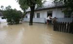 O nouă viitură a lovit în judeţul Neamţ. DN 15 blocat din cauza apelor