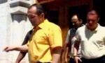 Emil Boc a fost atacat cu ouă şi roşii în Galaţi (VIDEO)
