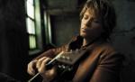 Jon Bon Jovi s-a accidentat în timpul unui concert, dar a continuat să cânte (VIDEO)